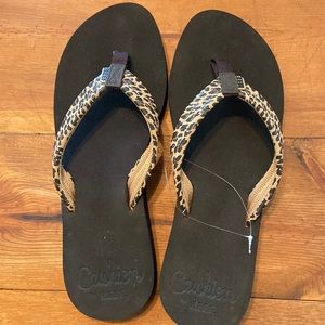 REEF cushion sandals size 10 near worn $25